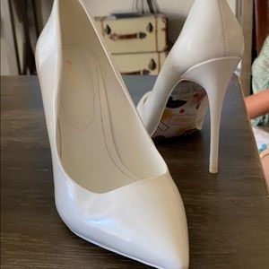 Aldo White Pump with Smile Sole